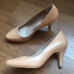 Like New Camel Leather Pump Heels Size 6.5